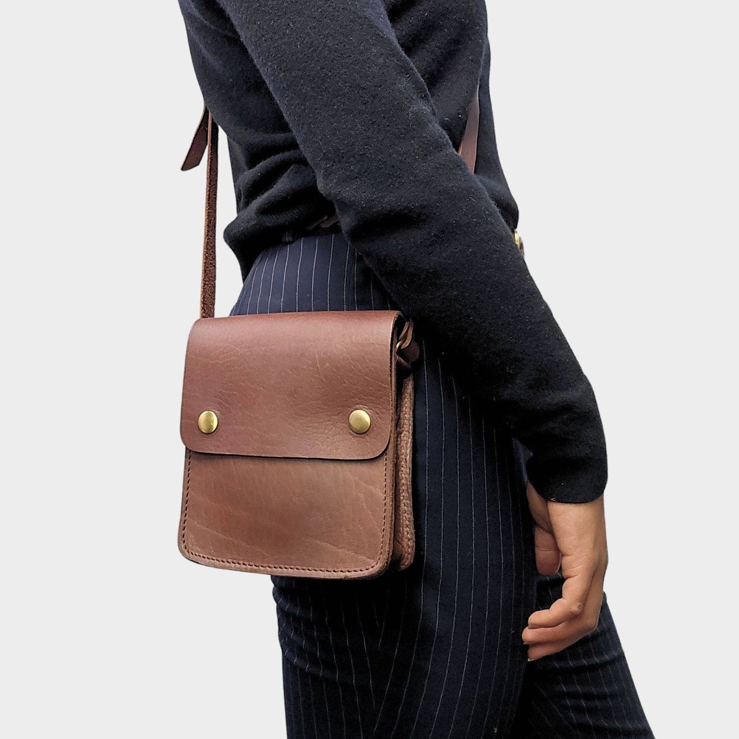 Small Leather Crossbody Bag with Pop Bag Closure Dark Brown
