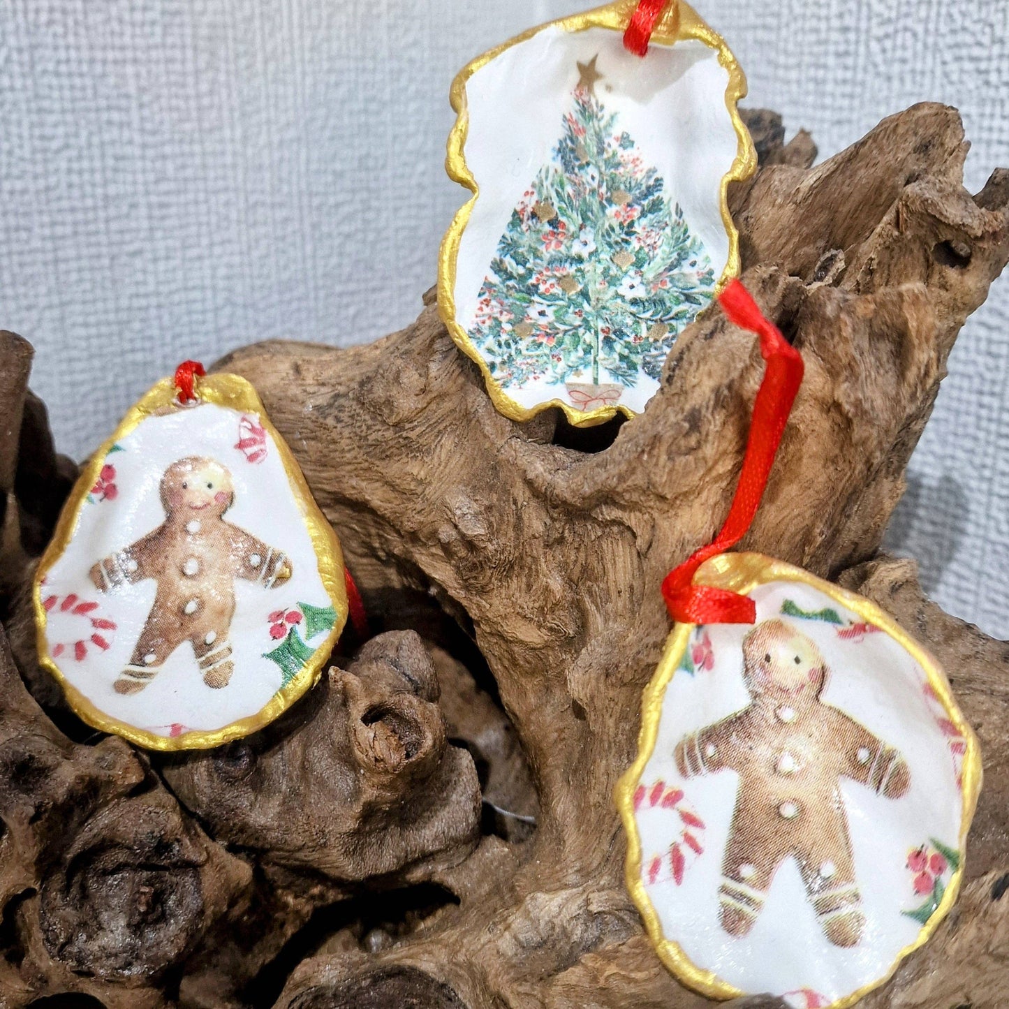 Christmas Ornaments 4 x Xmas Tree Gingerbread Oyster Shell