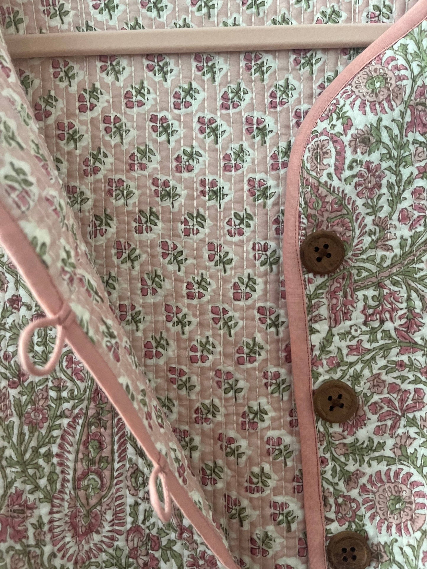 Floral  wood block printed reversible jacket with wooden buttons. 100 % cotton. Hand printed by amazingly talented artisans in Jaipur