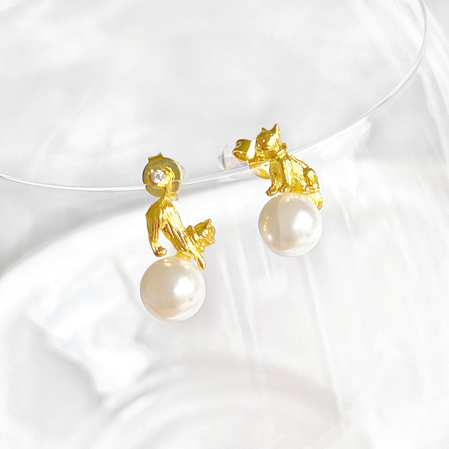 Ninaouity - Gold Cat and Ball Mismatch Stud Earrings