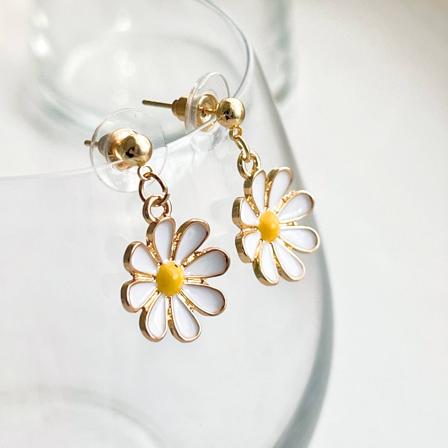 Ninaouity - White Daisy Earrings