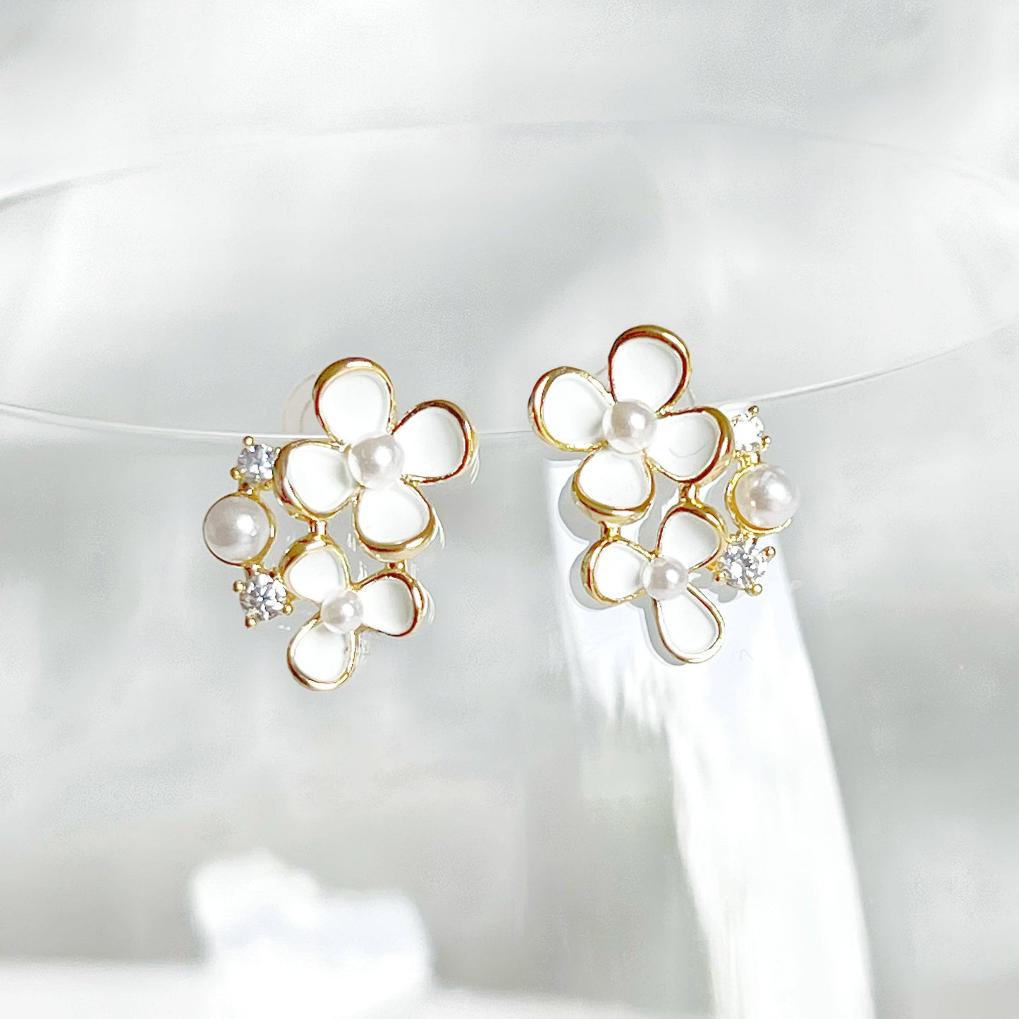 Ninaouity - Summer White Wild Flowers Earrings