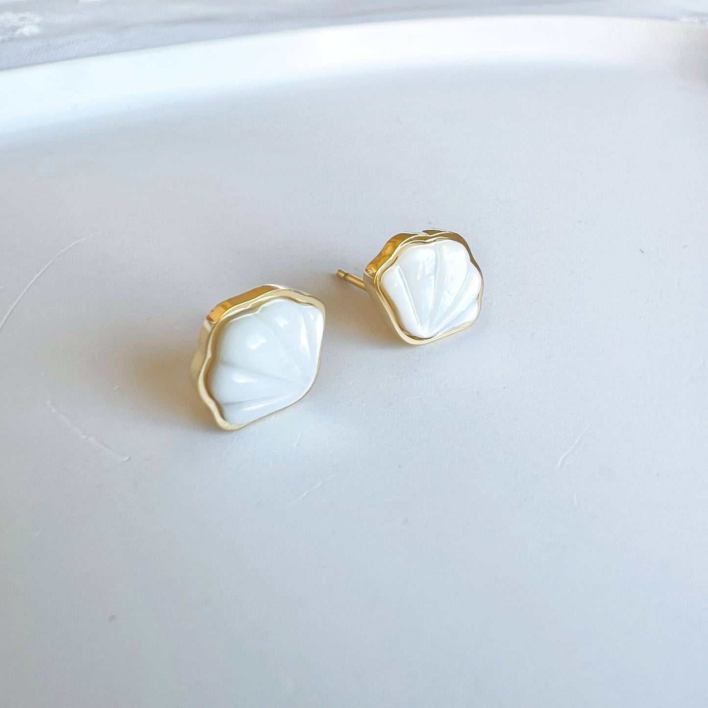 Ninaouity Seashell Shape Stud Earrings