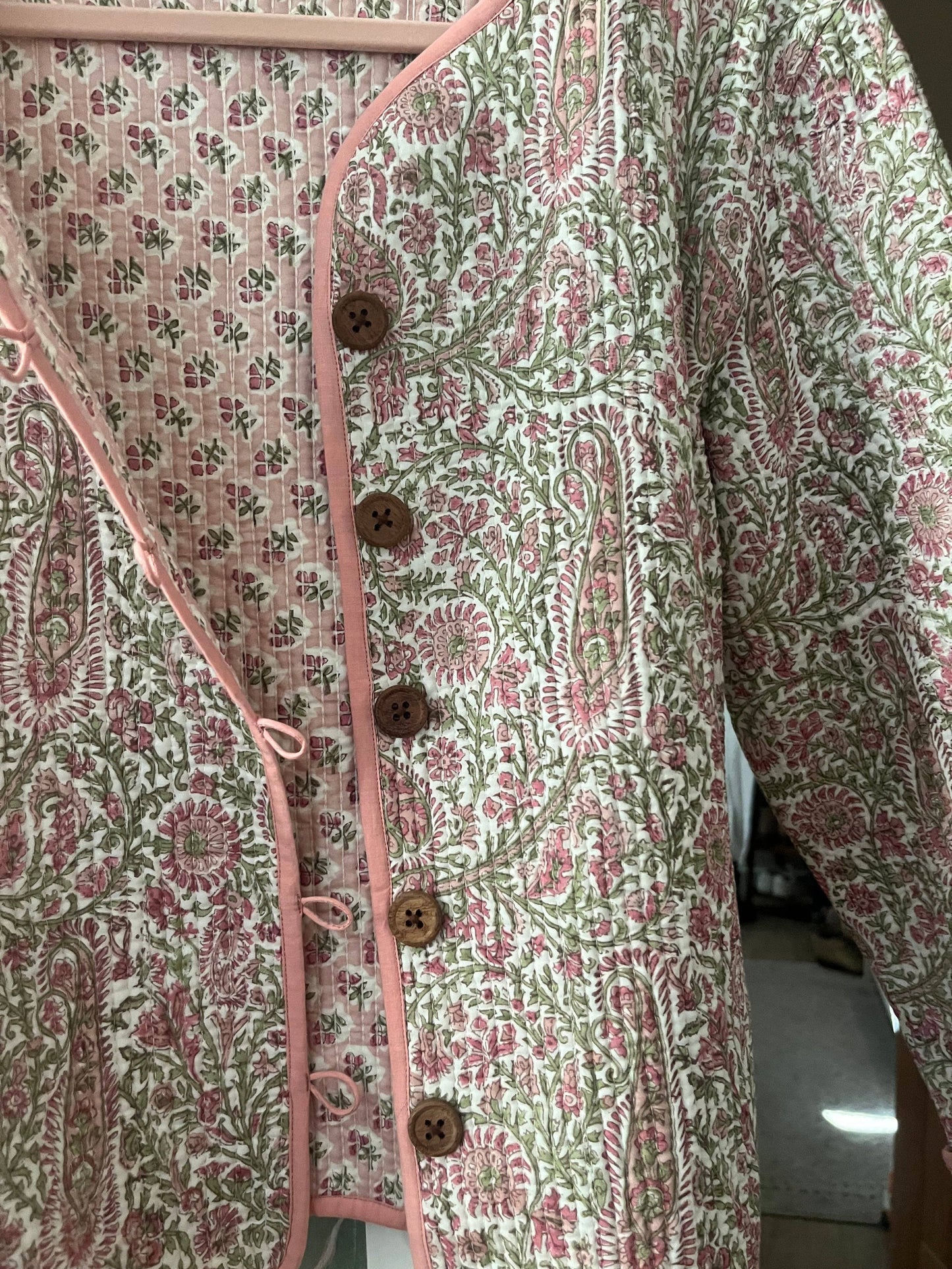Floral  wood block printed reversible jacket with wooden buttons. 100 % cotton. Hand printed by amazingly talented artisans in Jaipur