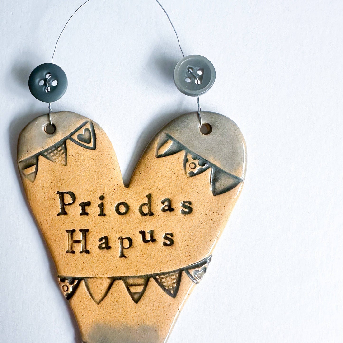 Welsh Wedding Ceramic Heart: Priodas Hapus, Dove Grey