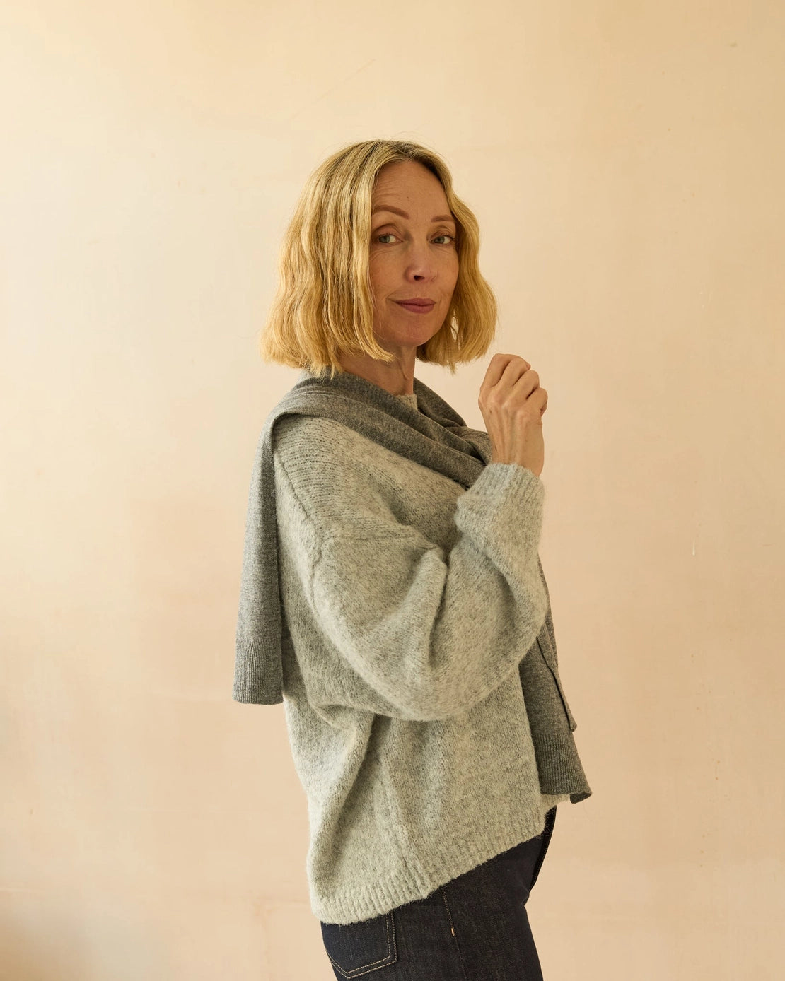 Chalk UK - Tori shrug - dark grey