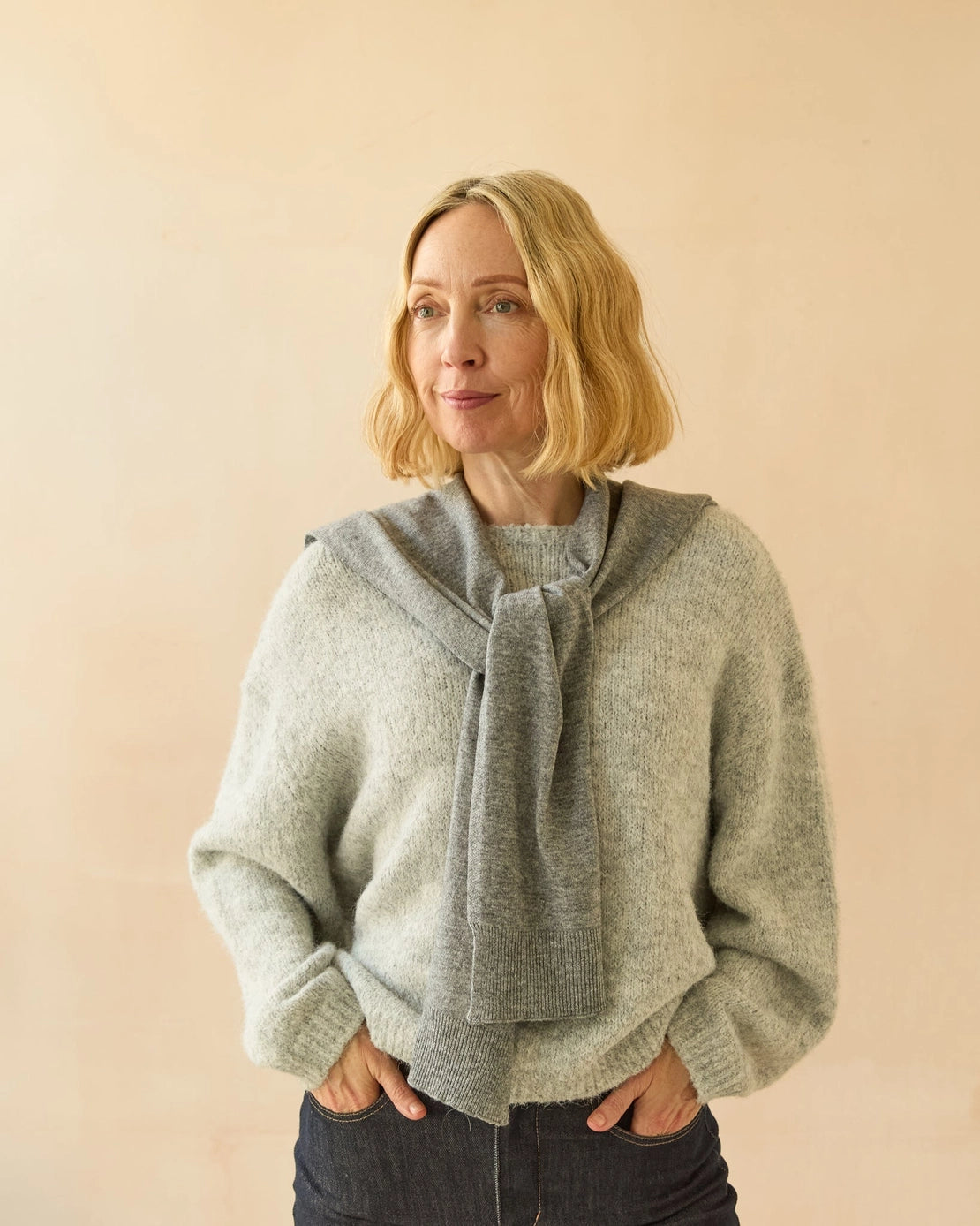 Chalk UK - Tori shrug - dark grey