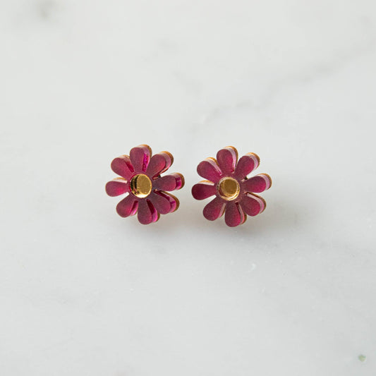 Pepper You Daisy Stud Earrings in Aubergine Purple and Gold: Aubergine Purple