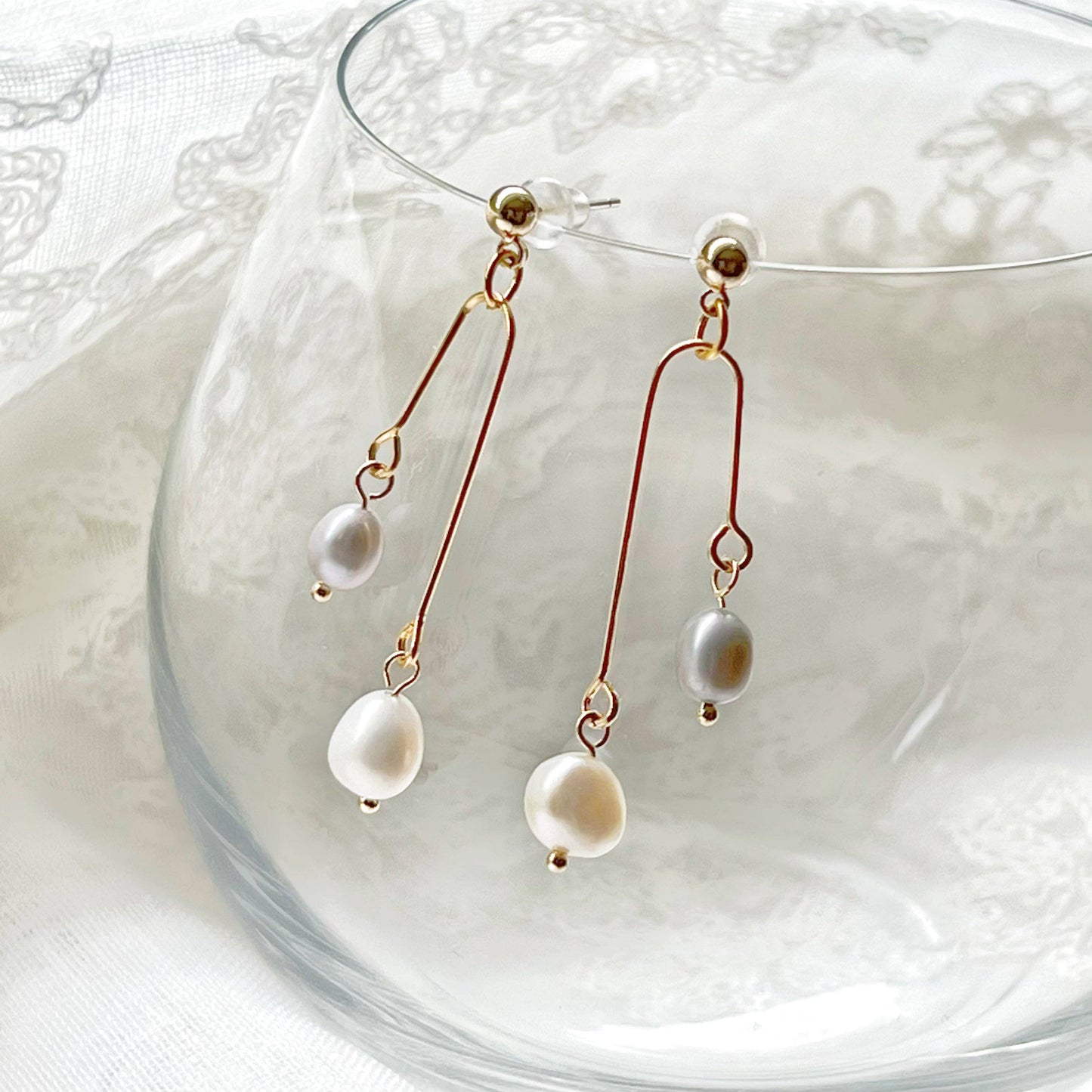 Ninaouity Grey Pearl Drop Earrings