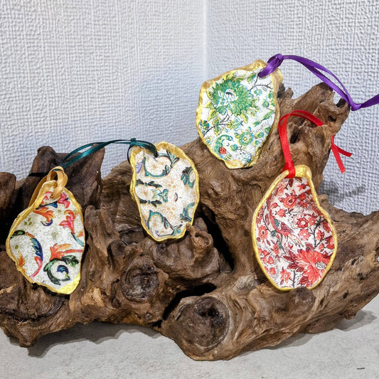 Christmas Ornaments 4 x William Morris Oyster Shell Hanging